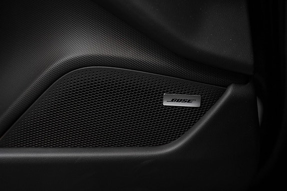 Porsche Taycan 24 of 30