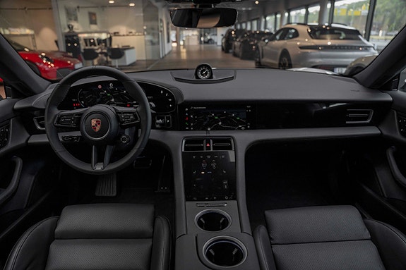 Porsche Taycan 14 of 30
