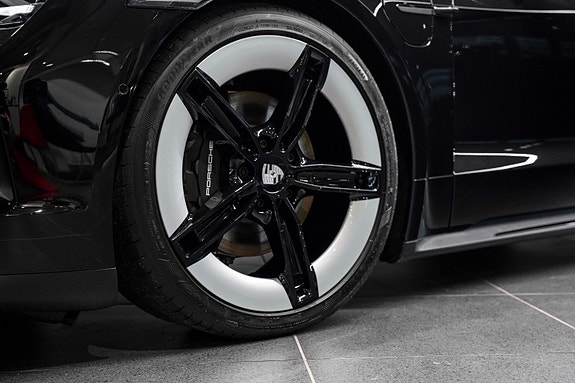 Porsche Taycan 13 of 30