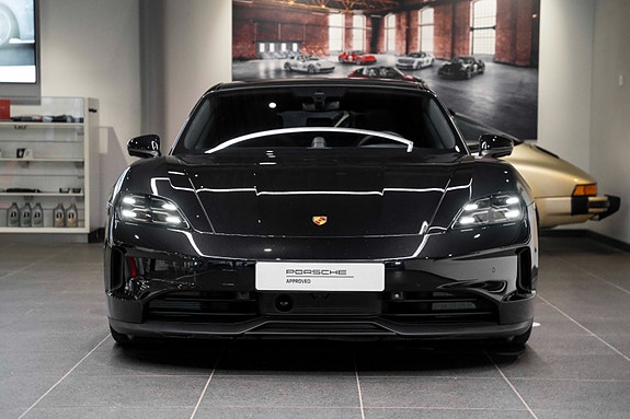 Porsche Taycan 10 of 30