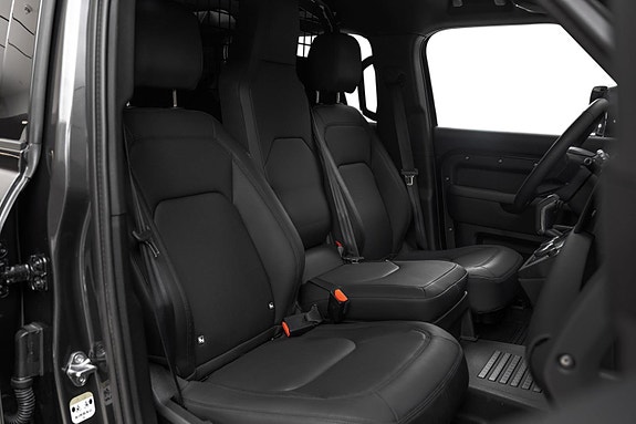 Land Rover Defender 110 10 of 30
