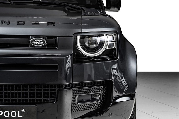 Land Rover Defender 110 13 of 30