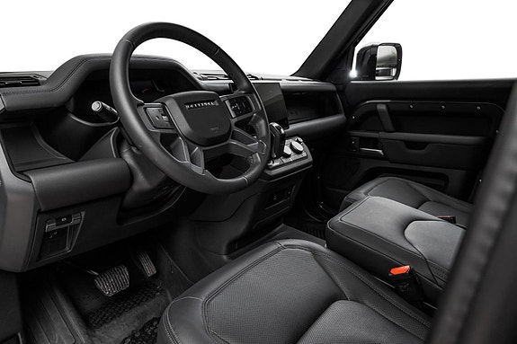 Land Rover Defender 110 6 of 30