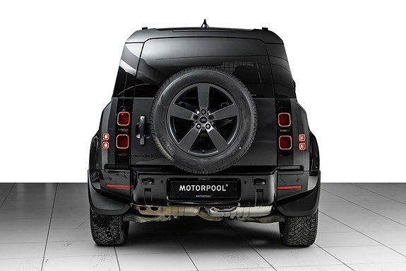 Land Rover Defender 110 5 of 30