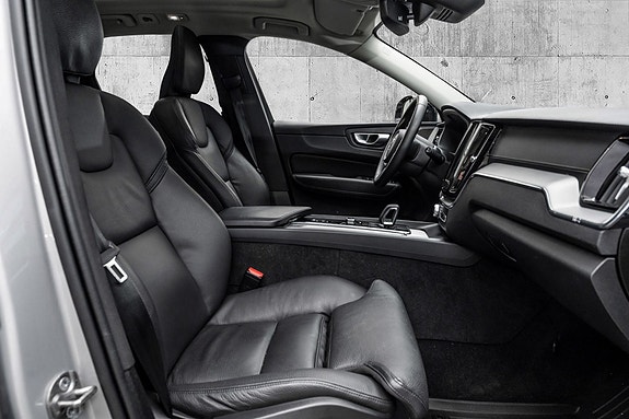 Volvo XC60 11 of 30