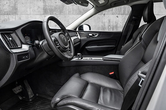Volvo XC60 10 of 30