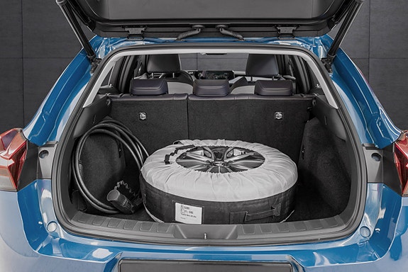 Lexus UX300e 24 of 25