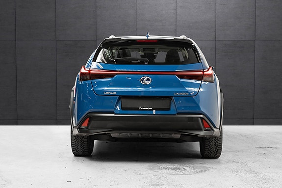 Lexus UX300e 3 of 25