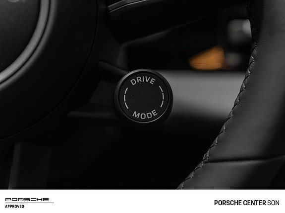 Porsche Taycan Cross Turismo 26 of 30