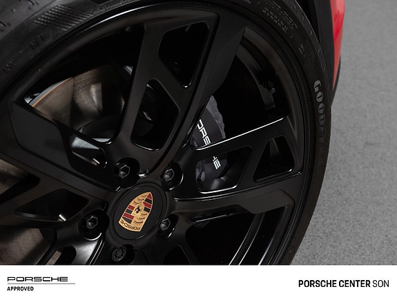Porsche Taycan Cross Turismo 18 of 30