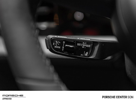 Porsche Taycan Cross Turismo 25 of 30