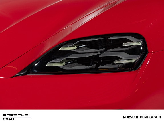 Porsche Taycan Cross Turismo 11 of 30