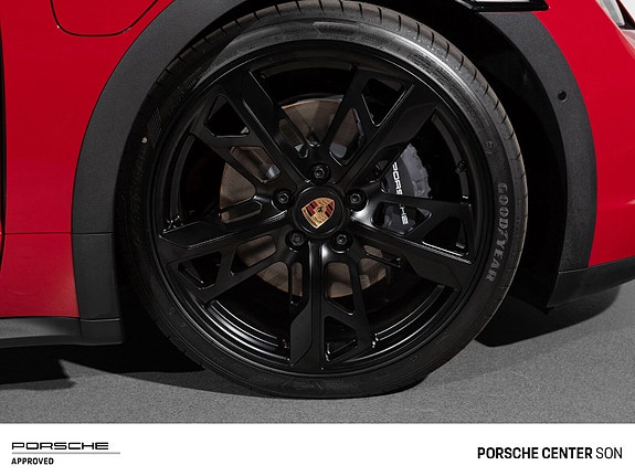 Porsche Taycan Cross Turismo 22 of 30