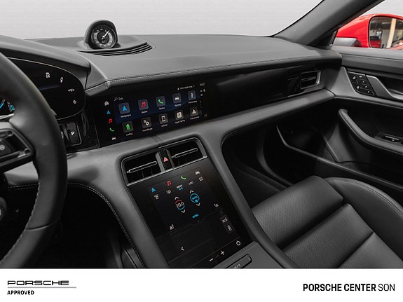Porsche Taycan Cross Turismo 28 of 30