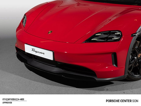Porsche Taycan Cross Turismo 9 of 30