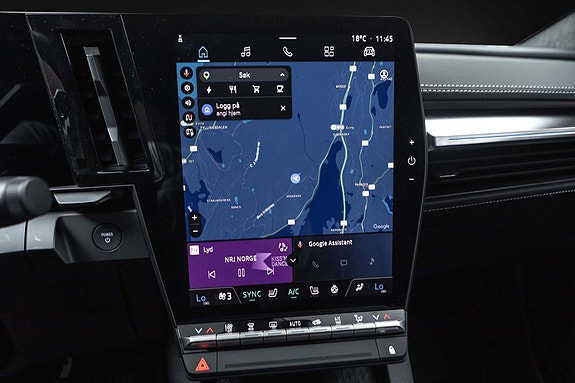 Google-navigasjon på stor touchscreen gir enkel ruteveiledning.