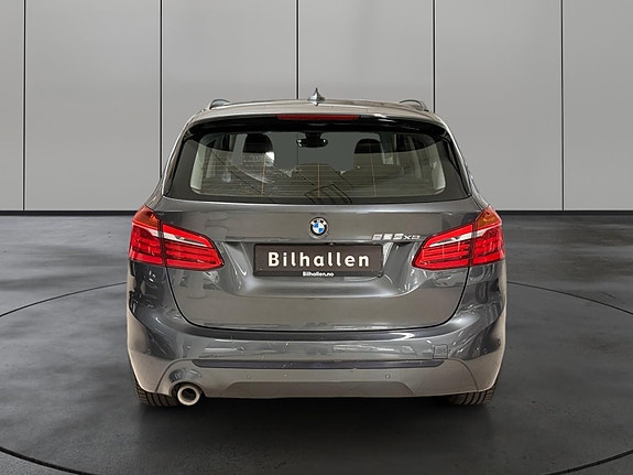 BMW 225xe 4 of 5