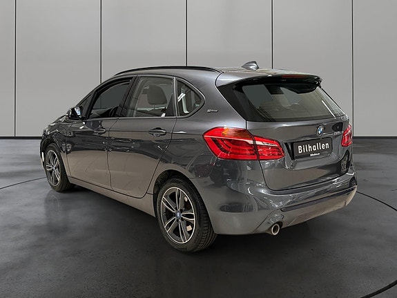 BMW 225xe 3 of 5