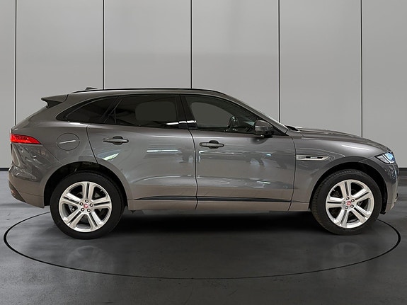 Jaguar F-PACE 6 of 30