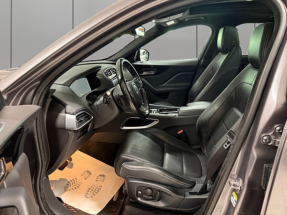 Jaguar F-PACE 10 of 30