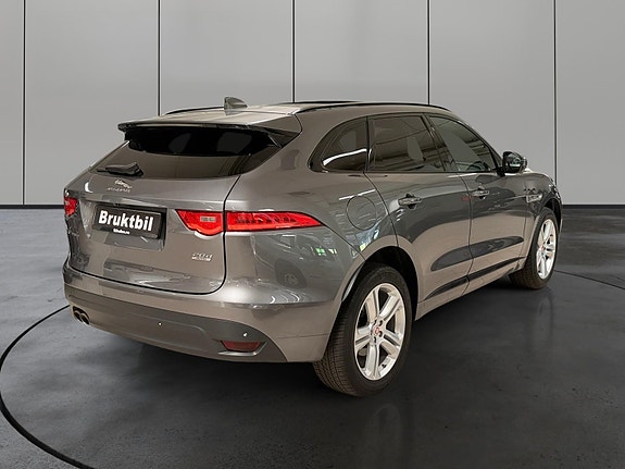 Jaguar F-PACE 5 of 30