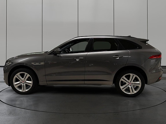 Jaguar F-PACE 2 of 30