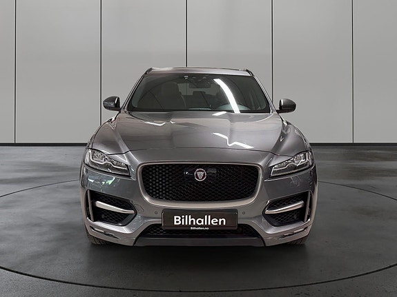 Jaguar F-PACE 8 of 30