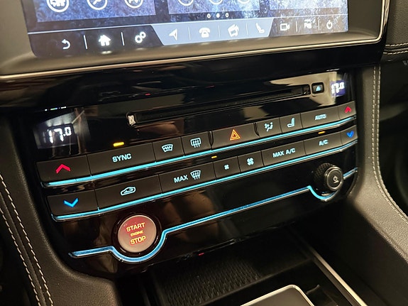 Jaguar F-PACE 22 of 30