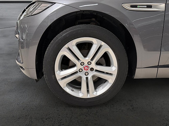 Jaguar F-PACE 9 of 30