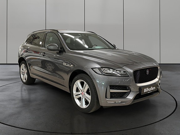 Jaguar F-PACE 7 of 30