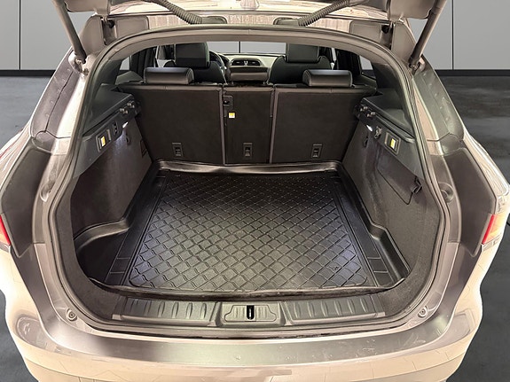 Jaguar F-PACE 28 of 30
