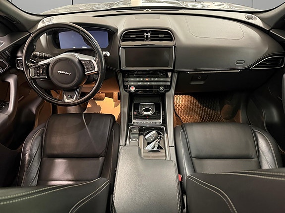 Jaguar F-PACE 16 of 30