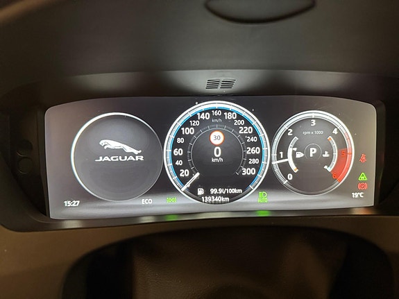 Jaguar F-PACE 17 of 30