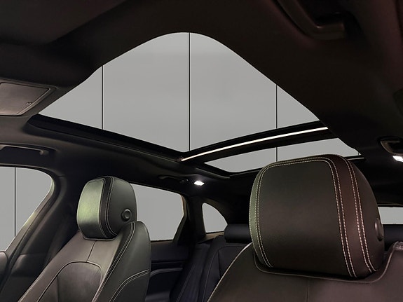 Jaguar F-PACE 13 of 30