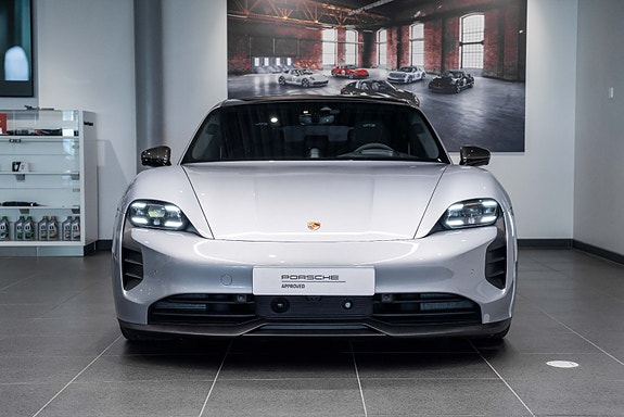 Porsche Taycan 13 of 30
