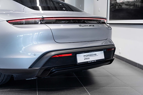 Porsche Taycan 4 of 30