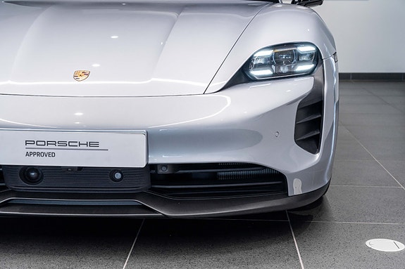 Porsche Taycan 14 of 30