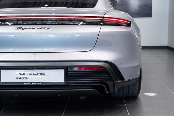 Porsche Taycan 6 of 30