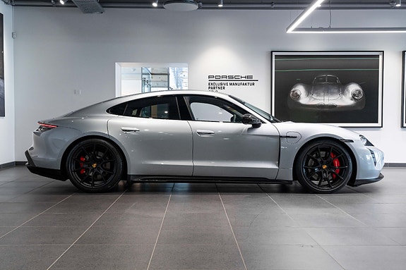 Porsche Taycan 9 of 30