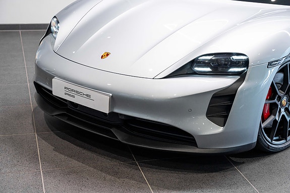 Porsche Taycan 15 of 30