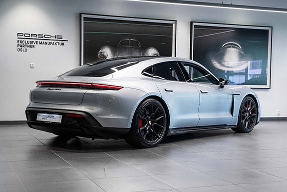 Porsche Taycan 7 of 30