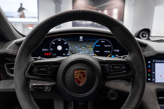 Porsche Taycan 22 of 30