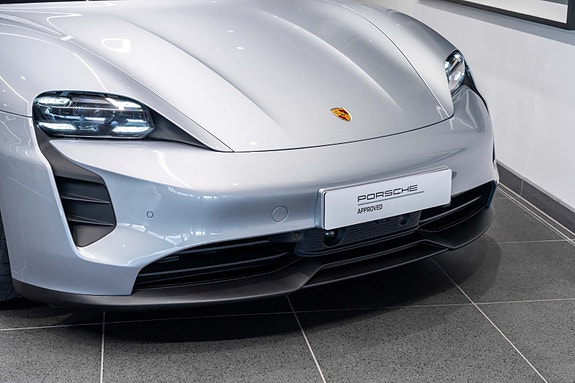 Porsche Taycan 12 of 30