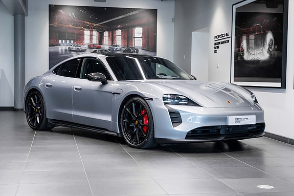 Porsche Taycan 10 of 30