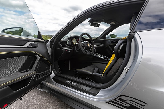 Porsche 911 GT3 RS 27 of 30