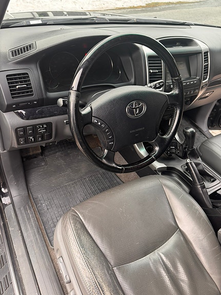 Toyota Land Cruiser 8 of 22