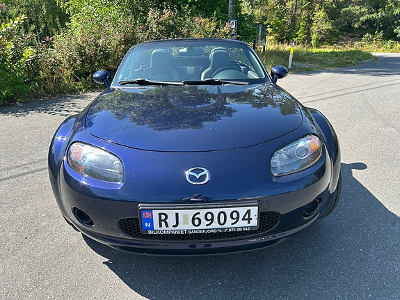 Mazda MX-5 4 of 5