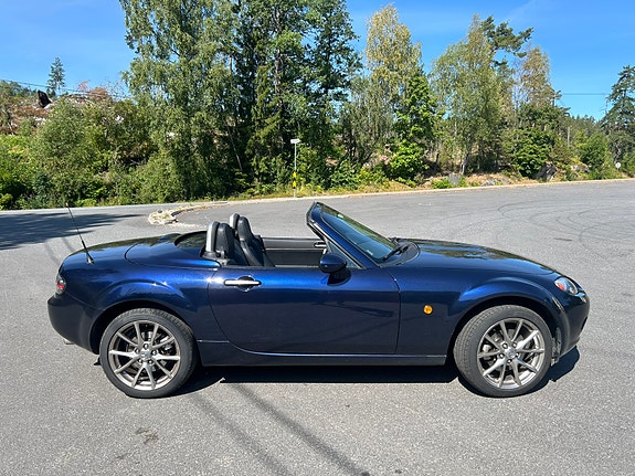 Mazda MX-5 2 of 5
