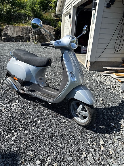 Vespa LX 50 3 of 5