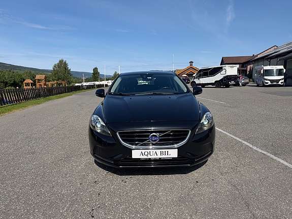 Volvo V40 3 of 19